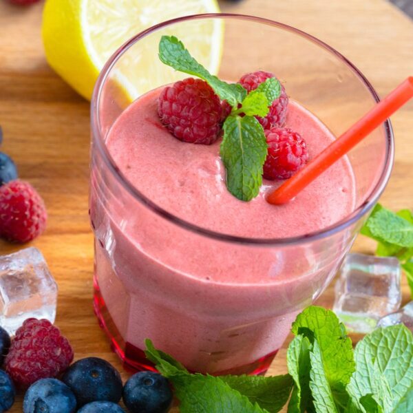 Berry smoothie with mint
